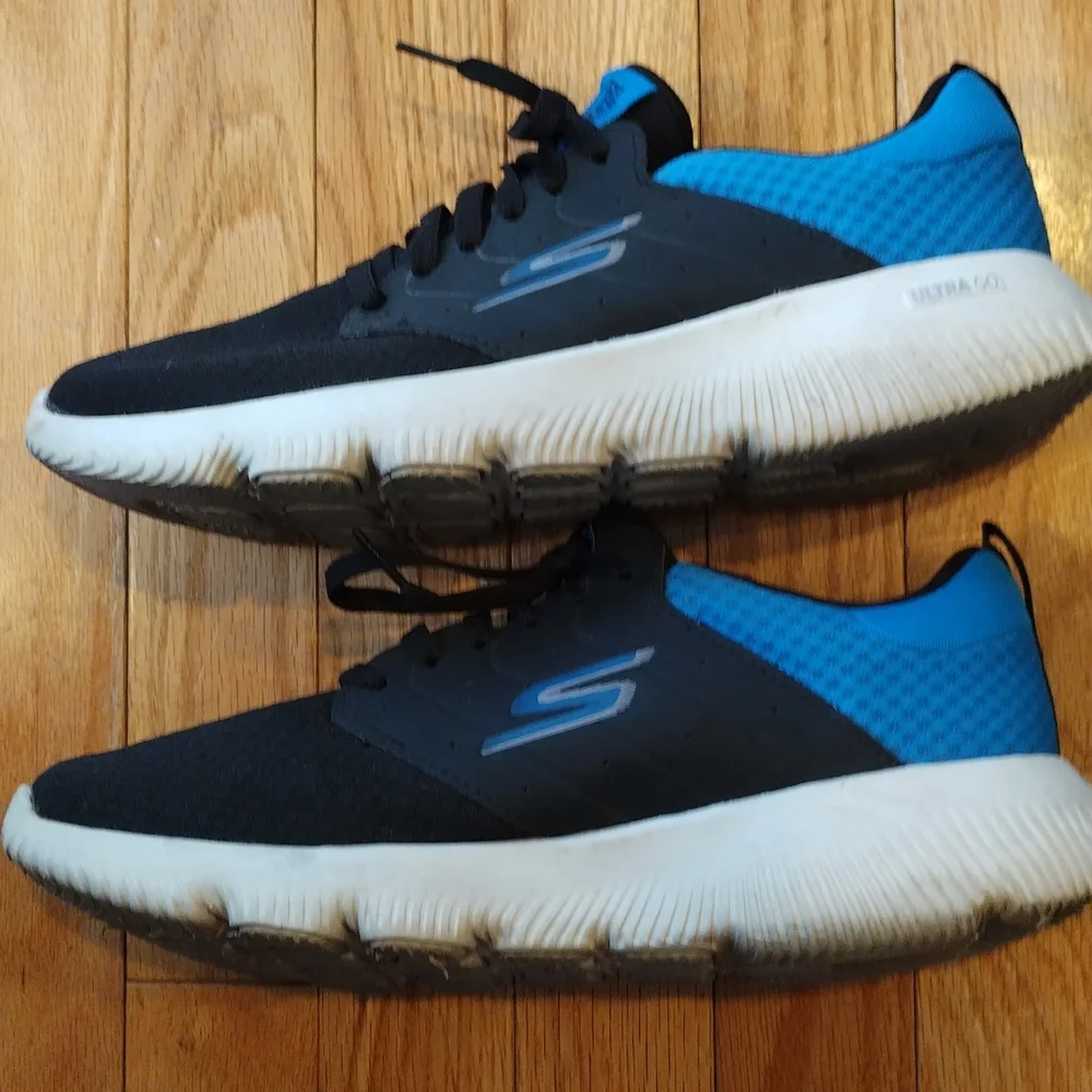 - - Skechers black & blue Ulta go/ Go run sneakers